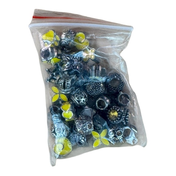 Aipridy Mermaid & Unicorn Themed Bead Box 100 Piece Jewelry Making Set - Picture 10 of 10